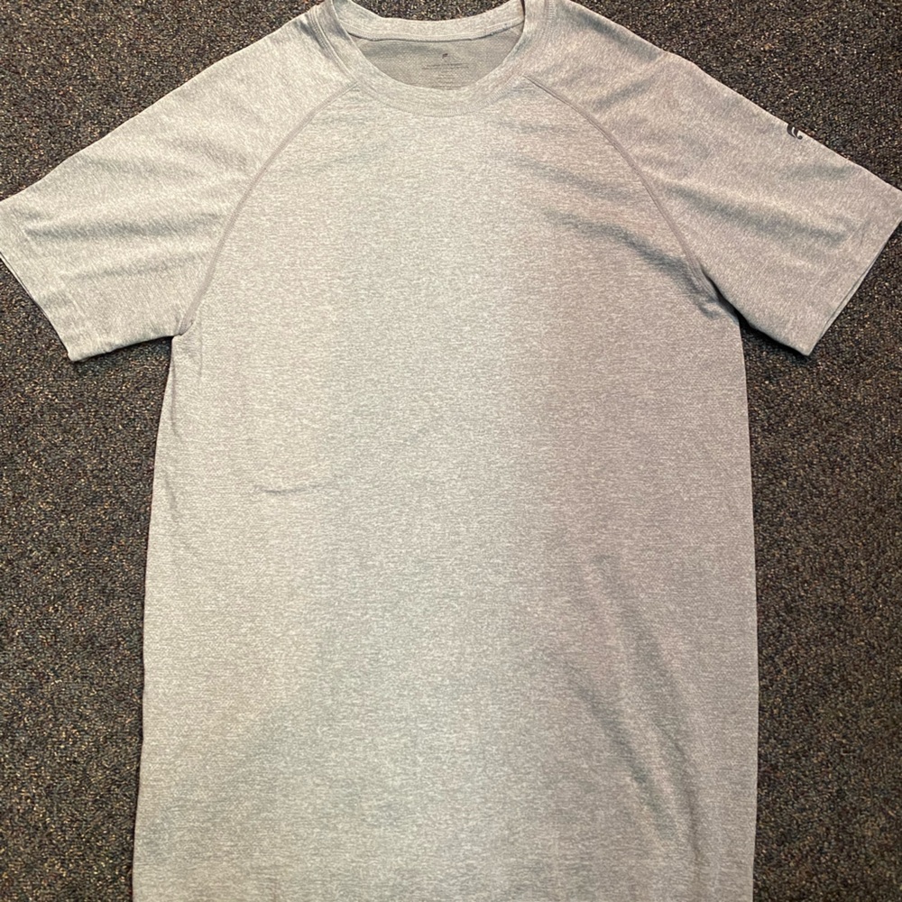 Fabletics Gray Short Sleeve Tee